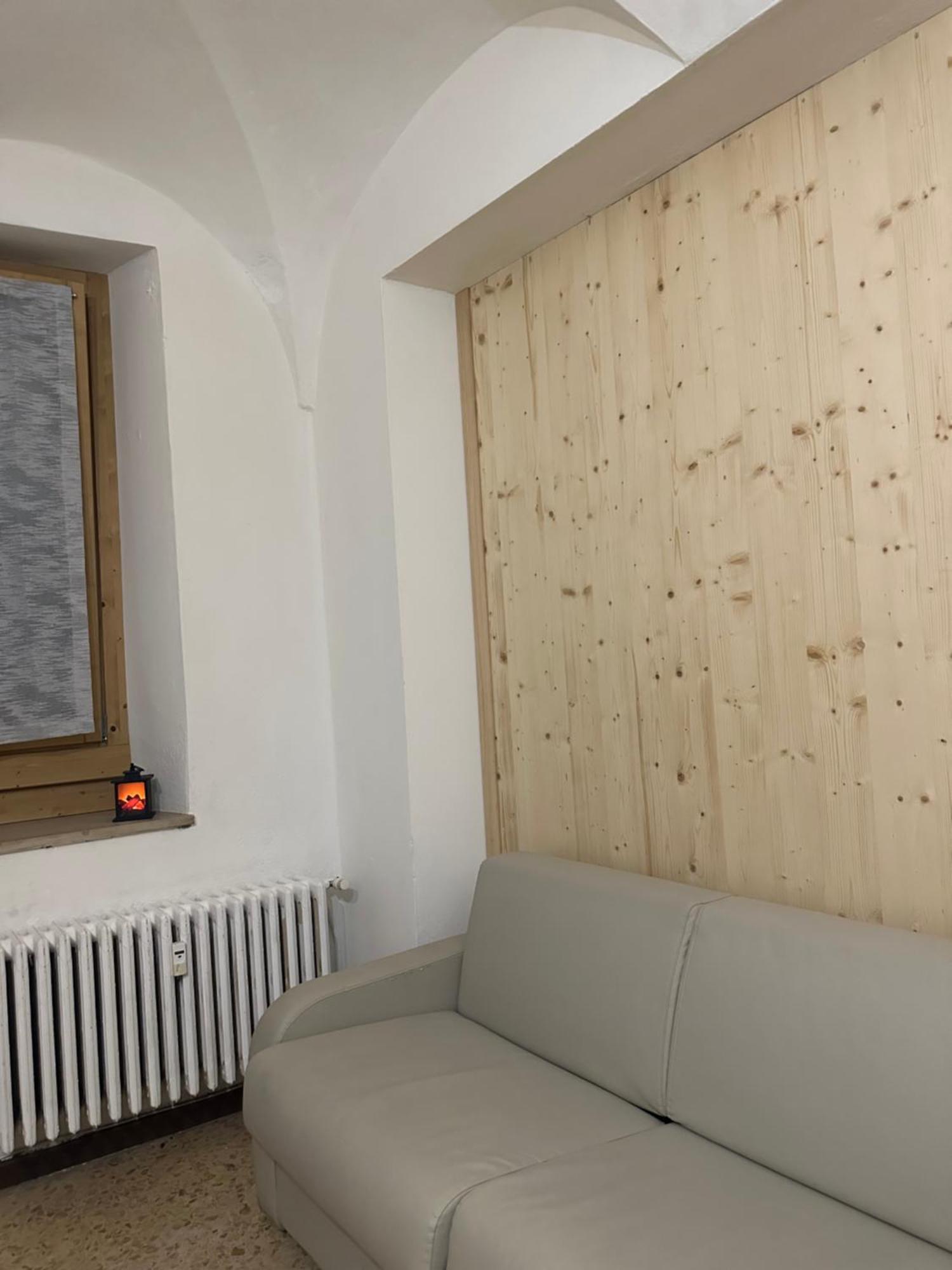 Flat In City Centre Tirano - 10 Minutes From Train Station Bagian luar foto