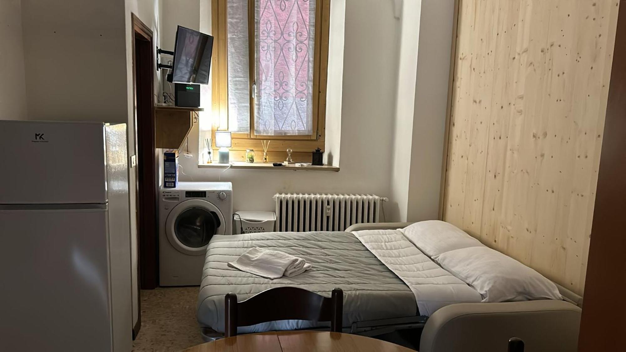 Flat In City Centre Tirano - 10 Minutes From Train Station Bagian luar foto